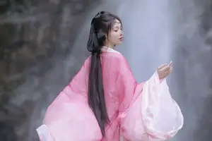 YiTuYu Vol8765 Yi Xiao Zhi Zhi Zhi Zhi Ethereal Pink Hanfu Beauty by the Waterfall-8