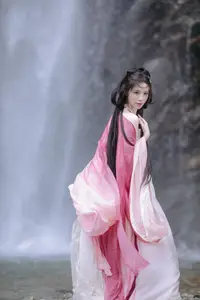 YiTuYu Vol8765 Yi Xiao Zhi Zhi Zhi Zhi Ethereal Pink Hanfu Beauty by the Waterfall-10