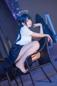 Coser Feng Jiang Jiang V as Hisaki JK: Captivating Youthful Charm in the City-9