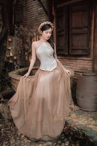 Graceful Beauty of a Vietnamese Girl in Traditional Ao Yem Attire-4