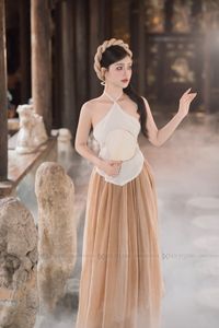 Graceful Beauty of a Vietnamese Girl in Traditional Ao Yem Attire-3