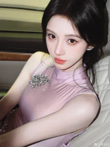 Classic Elegance and Poetic Grace in Lace-2