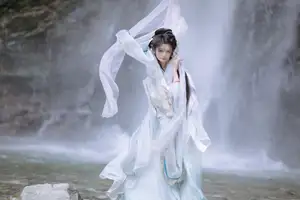 YiTuYu Vol.8709: Chi Yan Zai Zhe Li - Ethereal Beauty of a Wuxia Legend-17