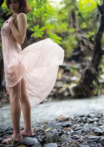 Mino Suzume: Enchanting Blue Nymph with a Captivating Gaze - T20-20