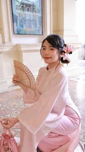 Elegant Pink Silk Ao Dai: Traditional Vietnamese Culture and Timeless Fashion for Women-4