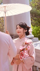 Elegant Pink Silk Ao Dai: Traditional Vietnamese Culture and Timeless Fashion for Women-2