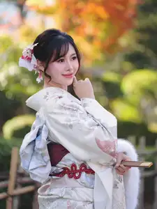 Viet Phuong Thoa: Enchanting Beauty in Traditional Japanese Kimono.-0