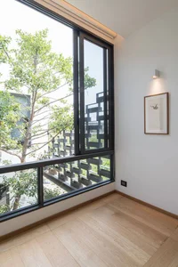 Minimalist Sanctuary: Elevating Modern Living with Floor-to-Ceiling Glass Walls and Lush Indoor Greenery-4