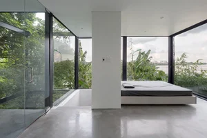 Minimalist Sanctuary: Elevating Modern Living with Floor-to-Ceiling Glass Walls and Lush Indoor Greenery-14