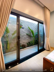 Minimalist Sanctuary: Elevating Modern Living with Floor-to-Ceiling Glass Walls and Lush Indoor Greenery-10