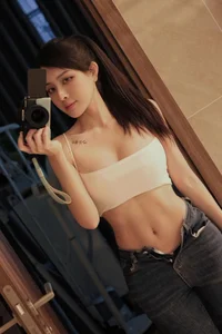 Stunning Summer Style: Tran Bich Hanh’s Chic Bikini Look and Fitness Inspiration for Your Next Tropical Beach Getaway-1