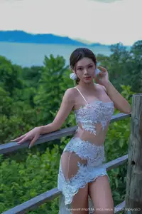 Ding Dang DD Shines in XiuRen No.10721: Elegant Allure and Delicate Beauty-13