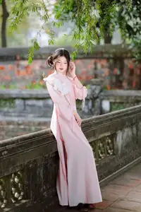 Elegant Vietnamese Beauty: Young Woman Gracefully Posing in Pink Ao Dai with White Orchids 1000026874-6