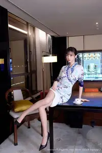 XiuRen No.10741 Yue Er Yue Er: Elegant Asian Charm in Modern Cheongsam Amidst City Night-24