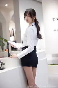 XiuRen No.10636: Yue Er Yue Er's Alluring Office Style Photoshoot-13
