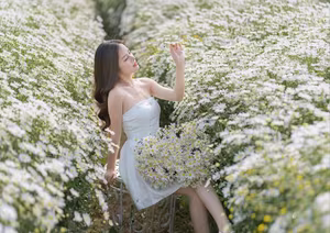 VGU No.22: Discover the ethereal beauty of a muse amidst a vast field of white daisies, where time stands still.-1