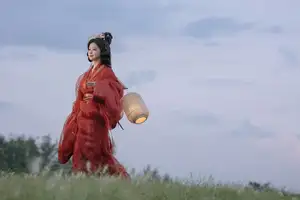Timeless Elegance YiTuYu Vol8656 Yun An Traditional Beauty with Lantern at Dusk-2