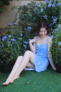 Radiant Summer Portraits: YiTuYu Art Language Vol.9384 Featuring Bu Shi Jiang Zi in Sun-Drenched Blue Snowflake Aesthetic-16