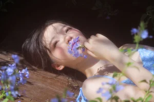 Radiant Summer Portraits: YiTuYu Art Language Vol.9384 Featuring Bu Shi Jiang Zi in Sun-Drenched Blue Snowflake Aesthetic-10