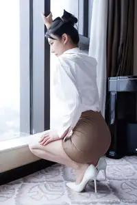 XiuRen No.10543: Yi Yi – Alluring Elegance in Modern Office Style-5