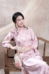 Graceful Pink Ao Dai: Alluring Traditional Vietnamese Beauty Unveiled-4