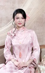 Graceful Pink Ao Dai: Alluring Traditional Vietnamese Beauty Unveiled-3