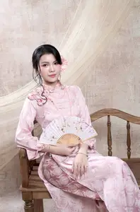 Graceful Pink Ao Dai: Alluring Traditional Vietnamese Beauty Unveiled-7