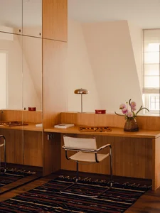 Attic Revival: How Open Spaces and Natural Light Transform a Dream Sanctuary-12