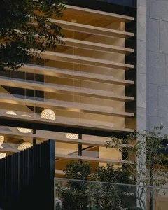 Modern Villa Architecture: Innovative Vertical Design Utilizing Natural Light and Minimalist Glass Elements for Contemporary Luxury Living-3