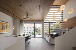 Modern Villa Architecture: Innovative Vertical Design Utilizing Natural Light and Minimalist Glass Elements for Contemporary Luxury Living-8