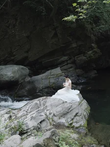 Man Moto Satomi in YiTuYu Art Language Vol.9227: Breathtaking Valley Portrait Series and Aesthetic Nature Photography-4