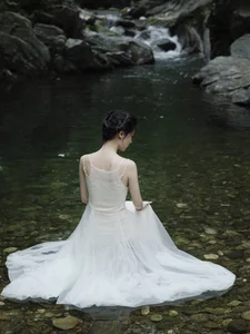 Man Moto Satomi in YiTuYu Art Language Vol.9227: Breathtaking Valley Portrait Series and Aesthetic Nature Photography-7