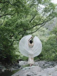 Man Moto Satomi in YiTuYu Art Language Vol.9227: Breathtaking Valley Portrait Series and Aesthetic Nature Photography-8