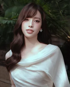 Do Ha and Tieu Vy: A Captivating Beauty Duel Between Two Miss Vietnam Icons-4