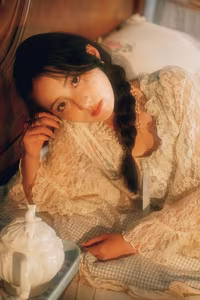 Q Pao Xiao Xuan Vol.8274 Portrait: Elegant, Dreamy Beauty in YiTuYu's Soft Light-6