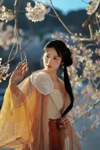 Jian Ying Tao Nai: Elegant Asian Muse Amidst Spring Blossoms - YiTuYu Art Language Vol.8617-1