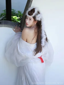 The Ethereal Elegance of Jin Yun Xi Yuki: A Modern Visual Masterpiece-2