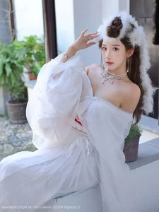 The Ethereal Elegance of Jin Yun Xi Yuki: A Modern Visual Masterpiece-9
