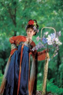 Elegant Cosplay: Tong Yi's Traditional Chinese Beauty in YiTuYu Vol.8305-13