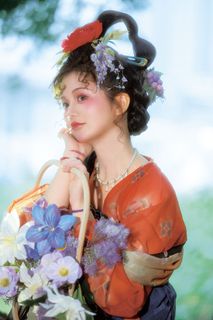 Elegant Cosplay: Tong Yi's Traditional Chinese Beauty in YiTuYu Vol.8305-6