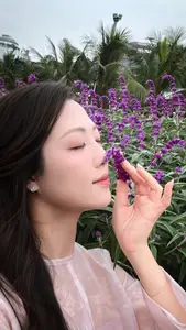 Gentle Beauty Amidst White Cosmos Field A Serene Moment-3