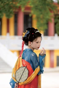 Timeless Elegance in Hanfu: YiTuYu Art Language Vol.8852 featuring E E Chi Bu Bao-14