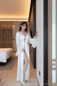 Elegant Muse: Lu Xuan Xuan Captures Modern Sophistication-7