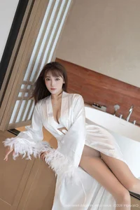 Elegant Muse: Lu Xuan Xuan Captures Modern Sophistication-5