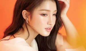 6 Stunning Vietnamese Actresses and Beauty Queens Born in the Year of the Horse: A Celebration of Style, Talent, and Elegance-17