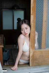 Elegant Fashion Photography Featuring Na Kyung in LEEHEE EXPRESS LERB-093 - Sophisticated Minimalist Style and Modern Aesthetic Inspiration-6