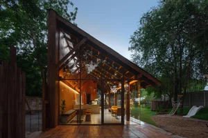 Discover Little Ground Common Space: A Stunning Urban Forest Cafe in Udon Thani Featuring Biophilic Architecture and Lush Greenery-18