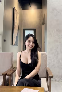 XVG No.15: Alluring Charm This Coffee Shop Beauty Dazzles in a Chic Black Dress-4