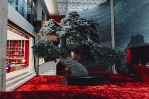 Exclusive Behind-the-Scenes Look: Shin Hae Sun and Lee Jun Hyuk in the New Netflix K-Drama Series The Art of Sarah-0