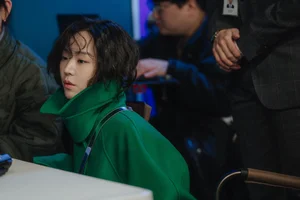Exclusive Behind-the-Scenes Look: Shin Hae Sun and Lee Jun Hyuk in the New Netflix K-Drama Series The Art of Sarah-6